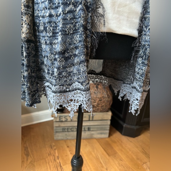 BKE gimmicks open blue and tan cardigan - Picture 2 of 8